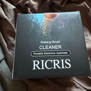 Ricris make up brush cleaner, portable electric automatic, new in box SEALED.